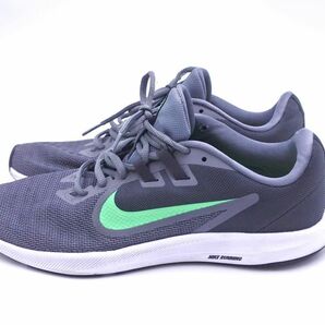 美品 NIKE ナイキ ダウンシフター9 ランニングシューズ スニーカー size26.5ｃｍ/グレーｘ緑 ■■ ☆ edb0 メンズの画像2