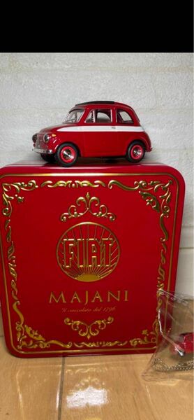 新品Majani Fiat 1/48 フィアット500 フルバックカー　＆キーチェーンストラップ