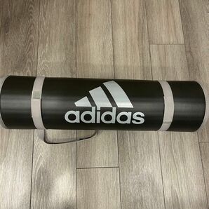 adidas ヨガマット　黒