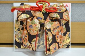 女の子　七五三　ペアーセット（帯 草履バック セット） 黒 金　古典花柄 【７歳用】　ngs-l-046