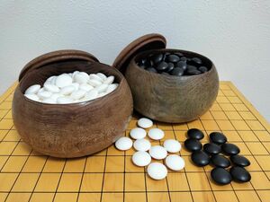 (1)【美品】日向特製 本蛤碁石 雪印 36号 /(2)【未使用】 33号実用 ★元箱、品質保証書付 /(3)【美品】碁石30号 