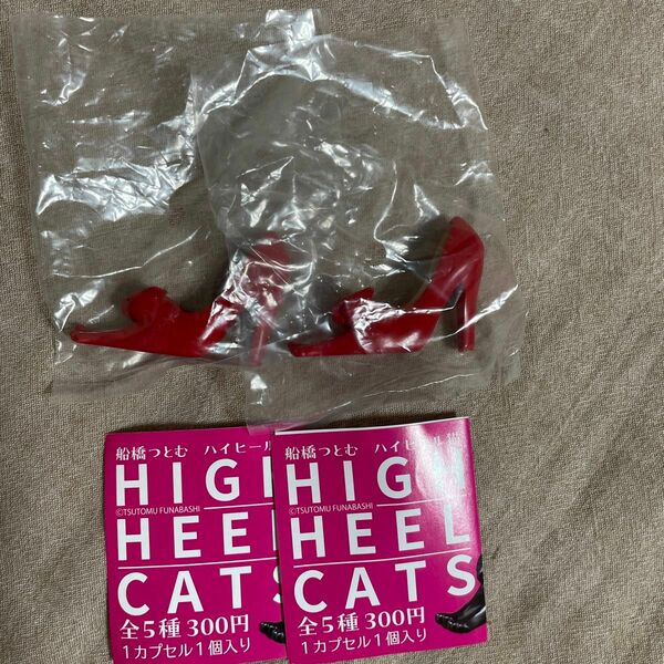 船橋つとむ　ハイヒール猫　HIGH HEEL CAT red