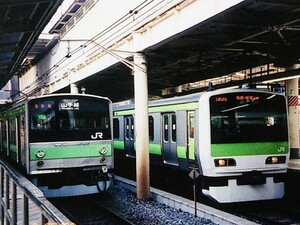 ◆[100-14]鉄道写真:JR 205系とE231系500番台の並び(山手線)◆2Lサイズ