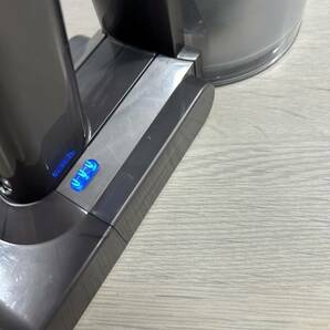 分解清掃済み SV10 中古 現状品 Dyson ダイソン サイクロン コードレスクリーナー コードレス 掃除機 SV10 付属品付きの画像6