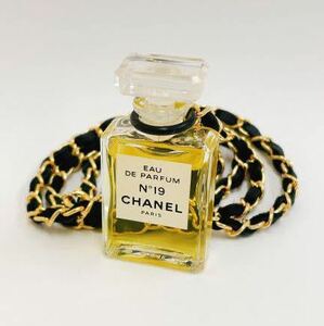 シャネル　CHANEL 香水ネックレス　正規品　ヴィンテージ　ミニボトル No19