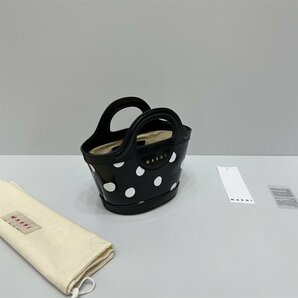 MARNI Tropicalia Micro patent leather tote bag マルニ かごバッグ 黒 ドット柄 おしゃれ 鞄 通勤用 Marni miniの画像1