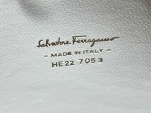 Salvatore Ferragamo　サルヴァトーレ　フェラガモ　HE22 7053　ポーチ　バッグ　小物入れ　イタリア製_画像3