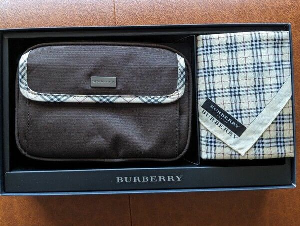 バーバリーポーチとハンカチ　新品 BURBERRY