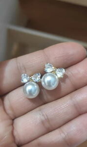 まるで真珠★リボン型ジルコニアダイヤモンド&パール ゴールドk18色ピアス