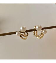 ゴールドk18色パールデザイン ピアス★２段の真珠モチーフが上品でエレガント_画像3