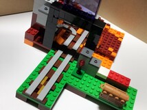 送料無料即決希望　LEGO 21143 マインクラフト 闇のポータル　本体のみ　ネーザーゲート　ベッド　宝箱 マイクラ　プレート　レゴ_画像3