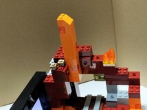 送料無料即決希望　LEGO 21143 マインクラフト 闇のポータル　本体のみ　ネーザーゲート　ベッド　宝箱 マイクラ　プレート　レゴ_画像4