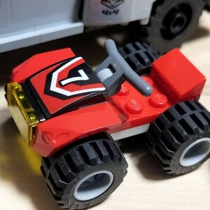 送料無料即決希望 レゴ (LEGO) シティ 四輪バギーとトレーラー 60148 ミニフィグ タイヤ 車 CITY 絶版の画像4
