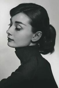 (ほぼA4サイズ) オードリーヘップバーン　Audrey Hepburn　 写真　輸入 約20.3x30.5cm　tempo-s0090.