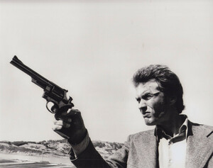 ダーティハリー　イーストウッド　Dirty Harry　Clint Eastwood　11043、輸入　写真　約20.3x25.4cm