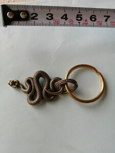 銅製ヘビのキーホルダー 金運 真鍮製 風水