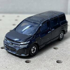 トミカ 日産エルグランド 絶版 ルースの画像1