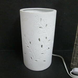 ニトリ インテリアライト 陶器製 テーブルランプ 花柄　テストOK　　H２０ｃｍ
