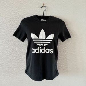 adidas originals ロゴ Tシャツ