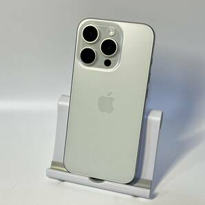 1円~【保証期間有り】Apple iPhone 15 Pro 256GB ホワイトチタニウム MTUD3J/A A3101 SIMフリー ACロック解除済み バッテリー最大容量100% の画像1