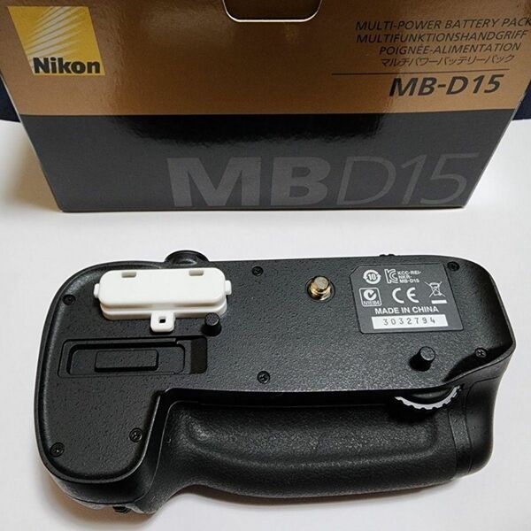 純正 Nikon マルチパワーバッテリーパック MB-D15