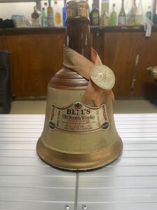 BELL’S（ベルズ）Old Scotch Whisky　スコッチ ウイスキー 陶器ボトル 750ml 43% 総重量1371.3g《未開栓》　※コルク折れているため注意
