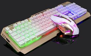 Игровая клавиатура клавиатура и набор мыши на устаревшей магистральной клавиатуре с человеческим инженерным подсветкой белые