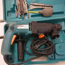 【動作品】makita マキタ 100V 24mm ハンマドリル HR2410 ケース付 刃各種揃い_画像2