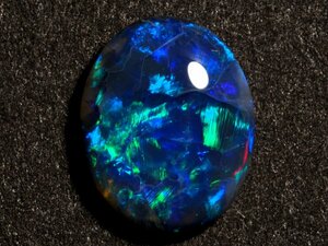 未使用デッドストック 天然ブラックオパール ルース 0.909 ct、ケース入り