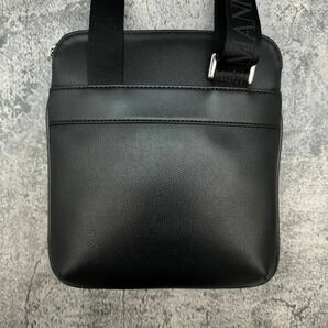 現行 極美品 EMPORIO ARMANI エンポリオアルマーニ ショルダーバッグ サコッシュ 斜め掛け 肩掛け ロゴ レザー メンズ ビジネス 本革 黒の画像3