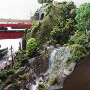 Nゲージ ジオラマ車両展示台 ～ トンネルとガーター橋・自販機コーナー～ 25cmX32cm の画像5