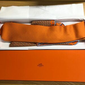 HERMES カラーのオレンジネクタイ&チーフ