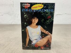 r0409-10 カセットテープ 当時物 松本伊代 アイドル Victor カラー写真 ポケットカード 12枚付き