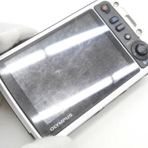 カメラ祭 オリンパス デジカメ TG-620 OLYMPUS TOUGH 白 タフ 本体とバッテリー2個 現状稼働ですが簡単なチェックのみです 傷ありの画像6