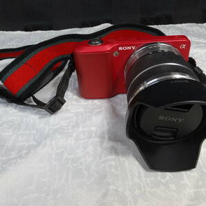 【SONY デジタルカメラ NEX-3】ジャンク品 バッテリー・充電器なし ソニー 18-55mm 2010年販売 レッド カメラ 精密機器【B6-3③】0411の画像1