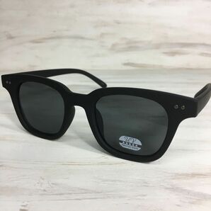 新品 ウェリントン型 サングラス スモークレンズ 伊達メガネ　伊達眼鏡 メンズ　レディース　デート　ドライブ　黒　ブラック