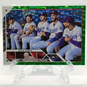 【499シリ】Dodgersチームカード - 2023 Topps Series 1 #113 /499 Green Foil Board ～大谷翔平選手在籍の超名門～の画像1