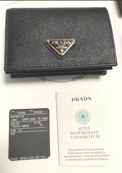 PRADAプラダ正規品サフィアーノトライアングル財布ブラック黒ゴールド金色未使用