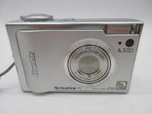 【★１円～★現状販売！】[U8176]コンパクトデジタルカメラ FUJIFILM FinePix F10 ★付属品多数ございます！★_画像2