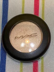 送0 ＊ 美品 MAC スモール アイシャドウ ナイロン　残量98〜 ＊＊＊　（フロスト） 定価3.300円 