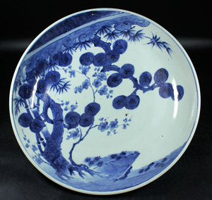 銘品　藍柿蛸唐草松梅図大皿・1680年～1700年代
