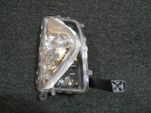 ★プリウス ZVW50 前期 純正 フォグランプ 右 LED☆