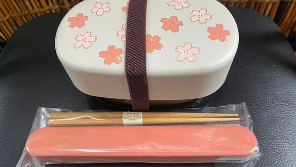 新品！日本製　華やかな桜が綺麗な漆器弁当箱&桜の箸、箸ケースセット