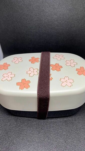 新品！日本製　淡く華やかな桜が綺麗な漆器２段弁当箱