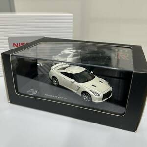 未使用　日産 GT-R (R35 white #QX1) NISSAN モデルカーコレクション　1/43スケール