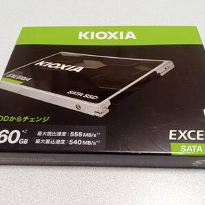 ①KIOXIA EXCERIA SATA SSD960GB 2.5インチ 7㎜（ほぼ新品）の画像1