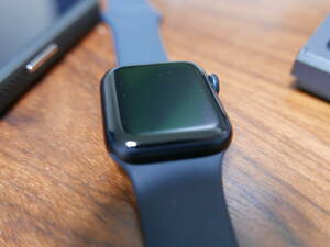 【美品】Apple watch SE（第2世代）GPSモデル ミッドナイト 40mm MNJT3J アルミケース