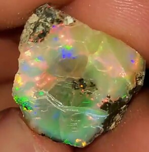 天然オパール原石　 Ethiopian Opal Stone Weight :6.5 CT　Stone size 14X14X6 mm ルース 宝石 ジュエリー 裸石 天然　no1