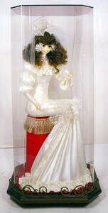 ちょい古のウエディングドレス姿の人形