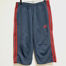 【adidas】アディダス トレーニング パンツ クロップド丈 ダークグレー 黒 赤 ライン 着回し 運動 ジム ラフ ロゴ メンズ サイズM/Y7093HH_画像1